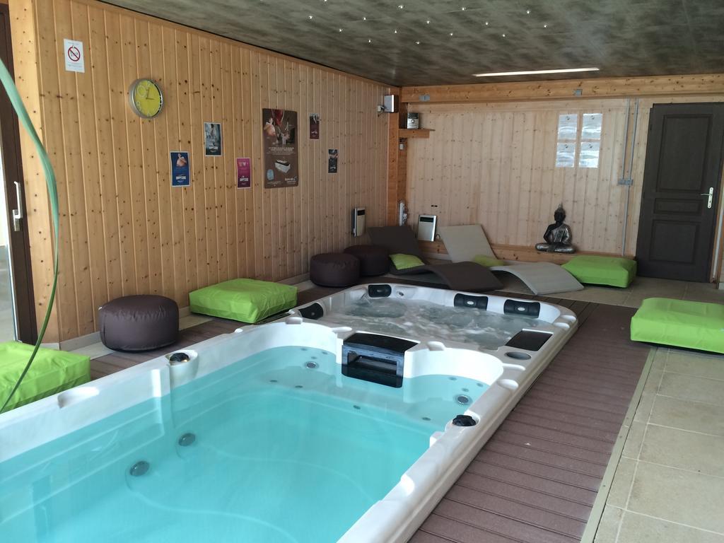 Moulin Mariman Bed & Breakfast Allan Стая снимка