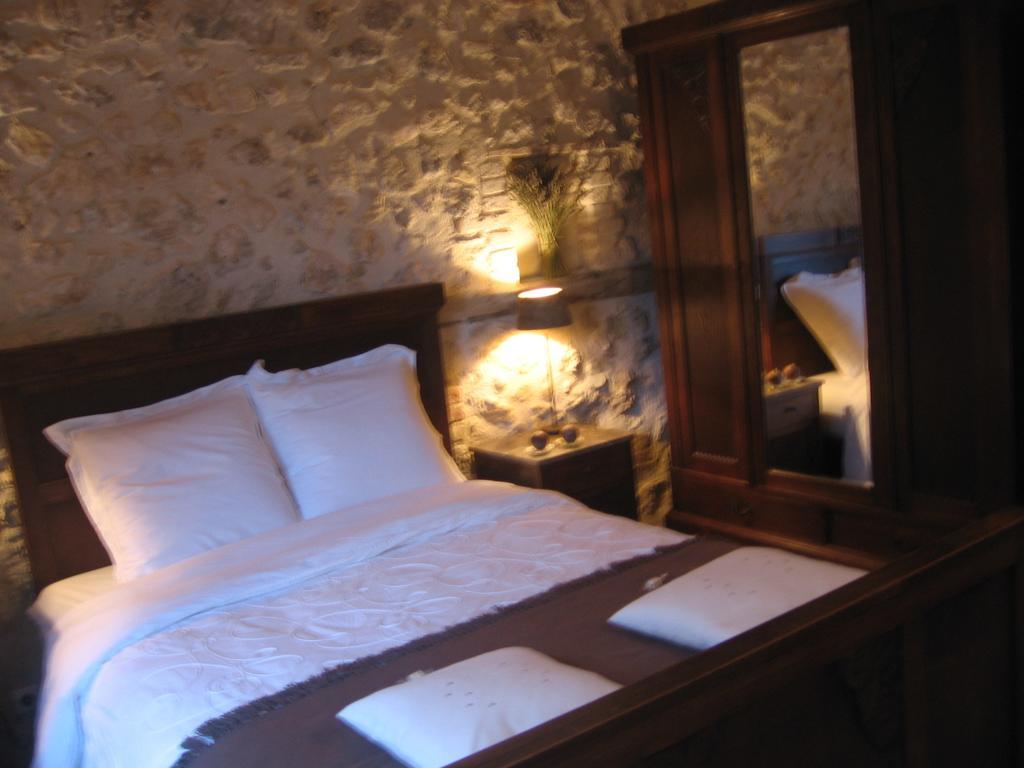 Moulin Mariman Bed & Breakfast Allan Стая снимка
